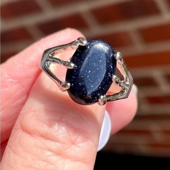 Goldstone Oval Gemstone Ring in Silvertone Size 9.5 - Picture 4 of 12